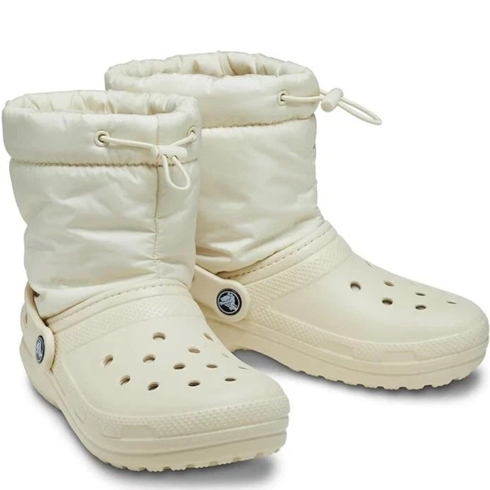 Crocs womens Classic Lined Neo Puff Boots Roomy Fit Bone Color Size junior 6